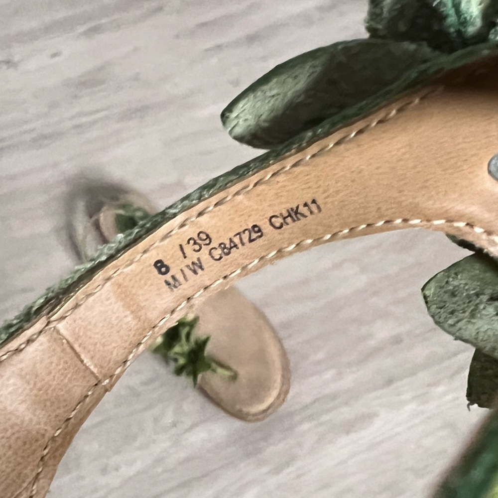 Born BOC leather Green Floral Sandals - Picture 4 of 5